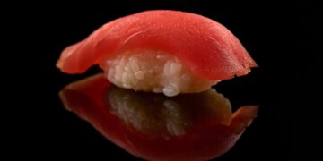 可持续寿司：新鲜金枪鱼握寿司