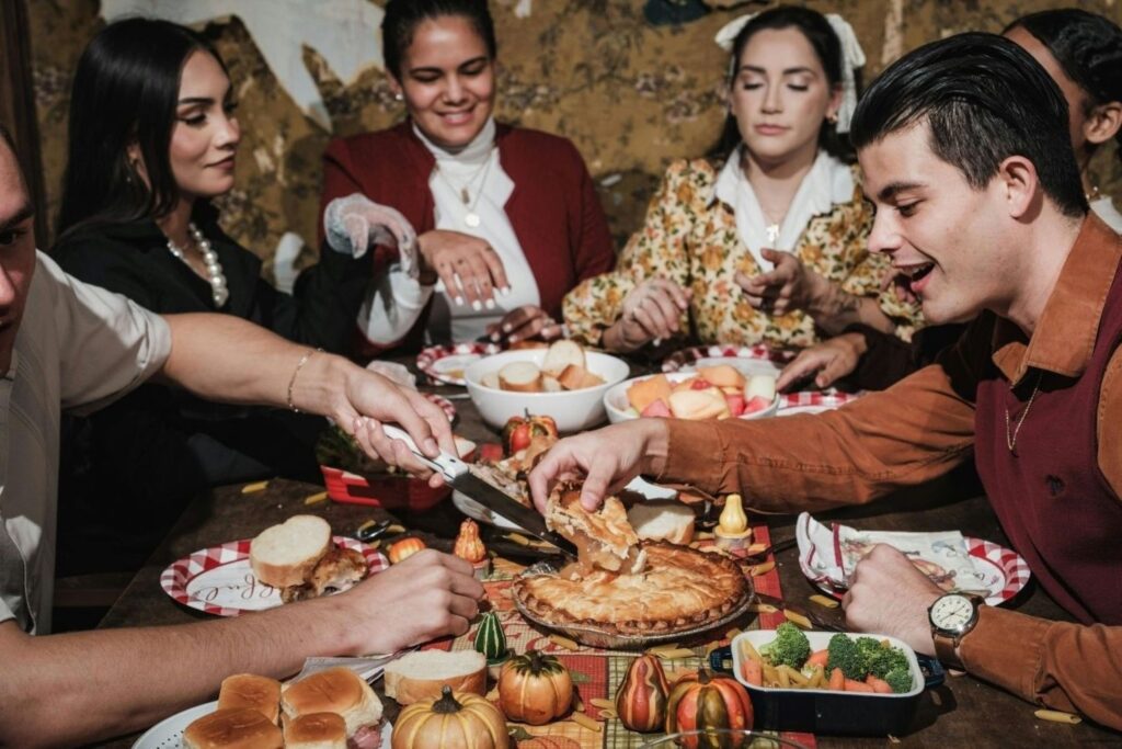 Driekoningen galette des rois viering met Franse familie die traditioneel koningstaartrecept deelt