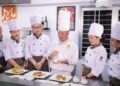 chef-presenting-dish-to-guests-unsplash - GUSTOwebzine A professional chef presents a finished plate at an international congress